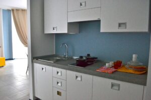 villa-elisa-cucina-mini-alloggio-protetto-centro-menotti-bassani-lago-maggiore